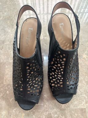 Black wedges booties size 8 limelight